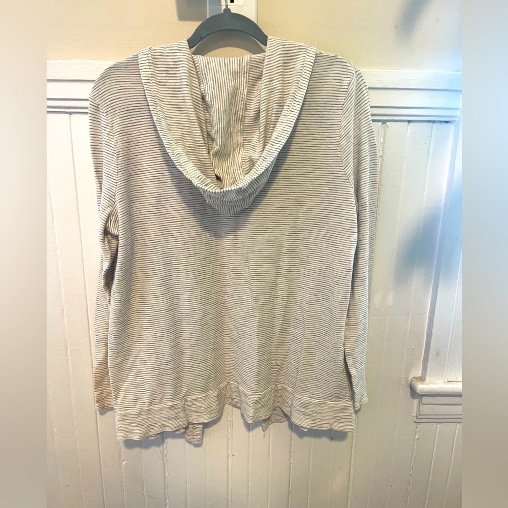 Talbots light weight cardigan w/ hood and pockets. Light grey/off white color - Picture 3 of 5